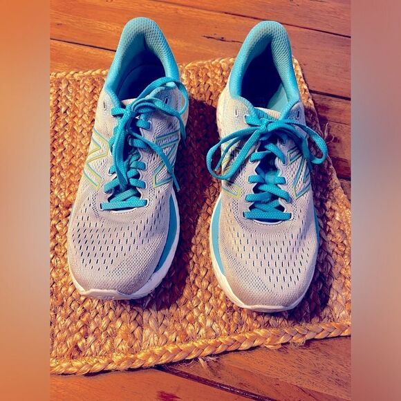 New Balance Women's Blue Running Shoes; Size 10; GREAT CONDITION - Picture 3 of 14